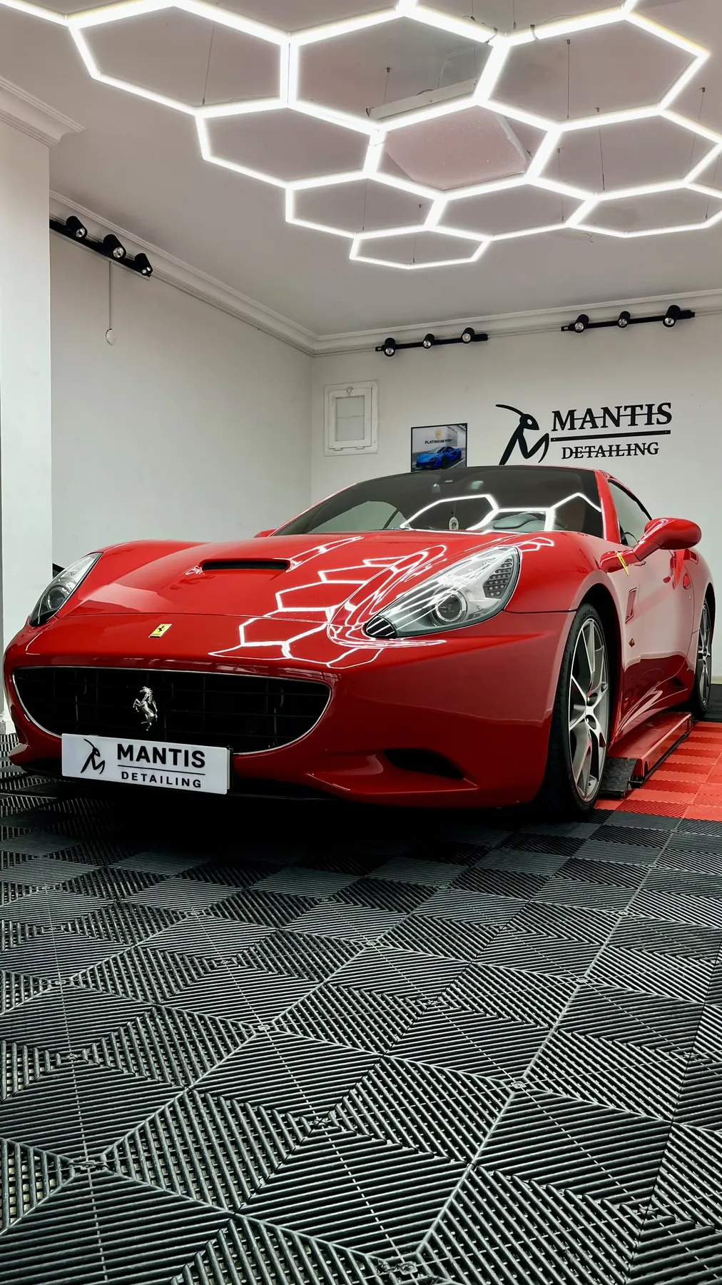 Mantis Detailing kırmızı spor otomobil seramik uygulaması